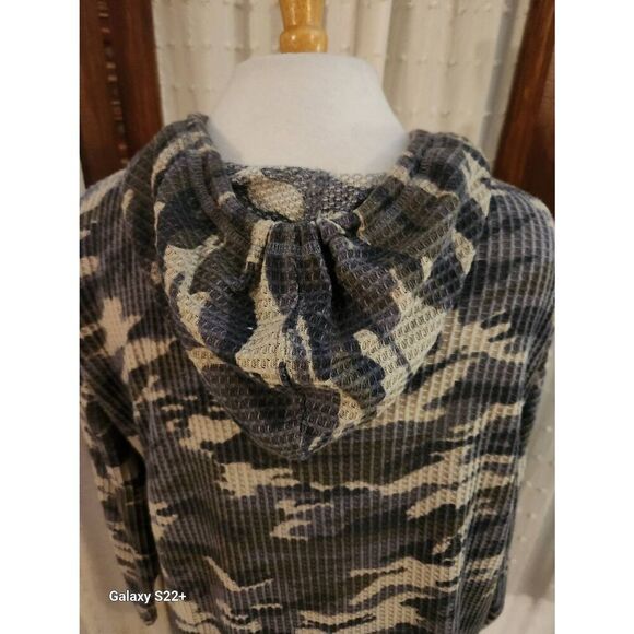 H22  Maurices camouflage sport, hoodie - Picture 6 of 12